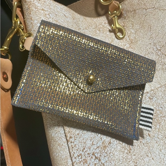 Meanwhile back on the farm birch white leather carryall crossbody - Picture 3 of 6